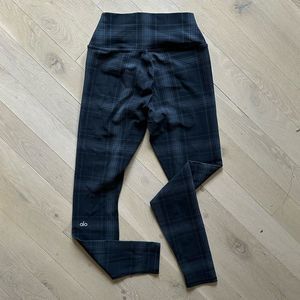 alo yoga blue checkered print leggings size small